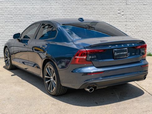 Used 2021 Volvo S60 T5 Momentum image 10