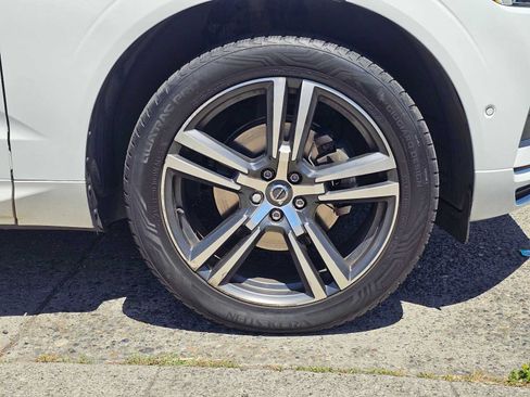 Used 2019 Volvo XC60 T5 Momentum w/ Premium Package FWD image 9