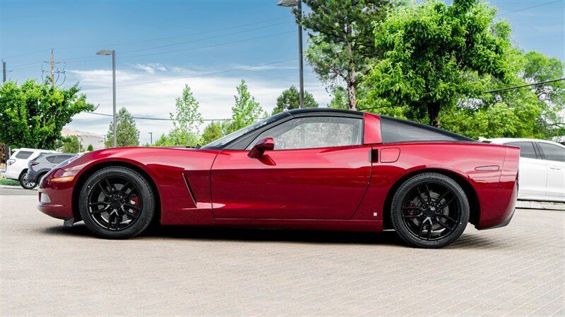 Used 2007 Chevrolet Corvette Coupe w/ Preferred Equipment Group RWD image 3
