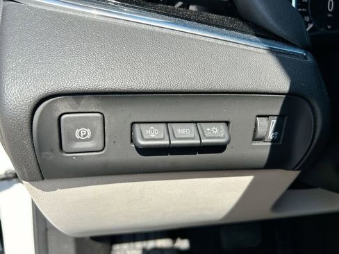 Used 2022 Buick Enclave Avenir AWD/4WD image 22