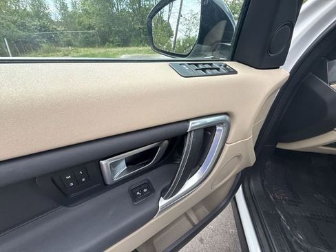 Used 2016 Land Rover Discovery Sport HSE AWD/4WD image 13