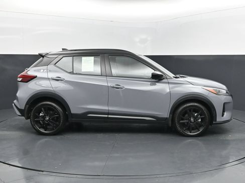 Used 2024 Nissan Kicks SR w/ SR Premium Package FWD image 6
