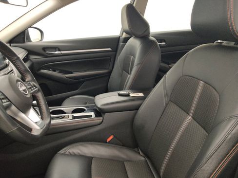 Used 2025 Nissan Altima 2.5 SR FWD image 17