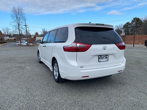 Used 2020 Toyota Sienna L image 5