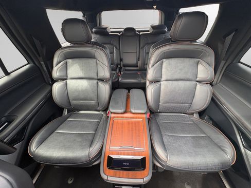 Certified 2025 Lincoln Navigator L Black Label image 13