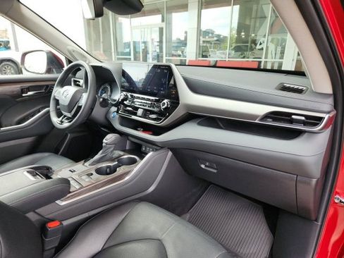 Used 2022 Toyota Highlander Limited AWD/4WD image 30