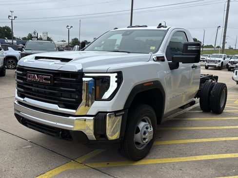 New 2026 GMC Sierra 3500 Pro w/ Convenience Package AWD/4WD image 7