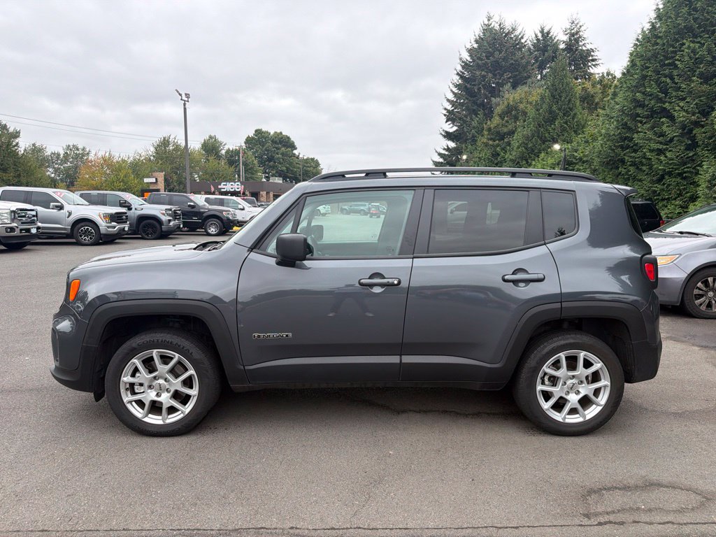 Used 2022 Jeep Renegade Latitude AWD/4WD image 3