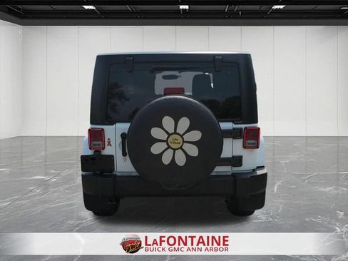 Used 2018 Jeep Wrangler Sahara w/ Connectivity Group AWD/4WD image 7