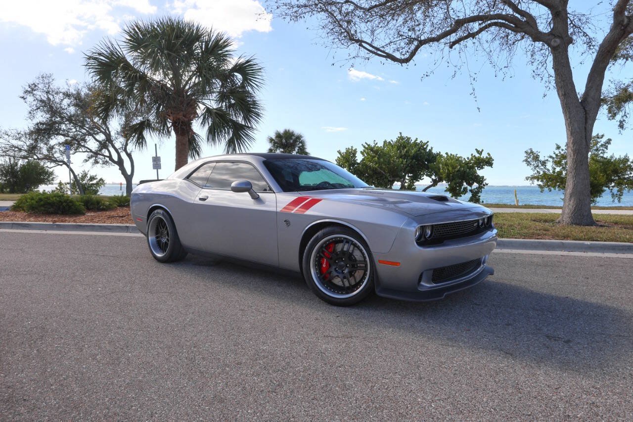 Used 2015 Dodge Challenger SRT Hellcat RWD image 4