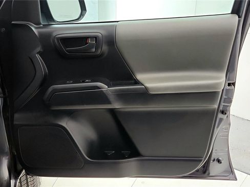 Certified 2019 Toyota Tacoma SR image 17