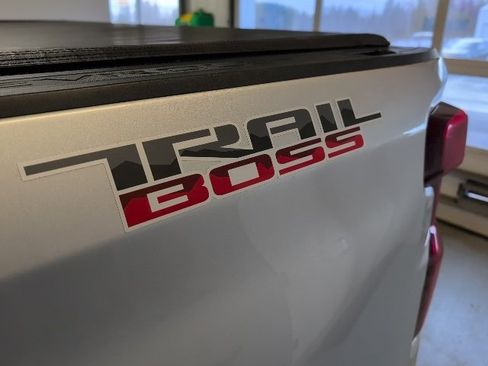 Used 2019 Chevrolet Silverado 1500 Custom Trail Boss w/ Custom Convenience Package image 9