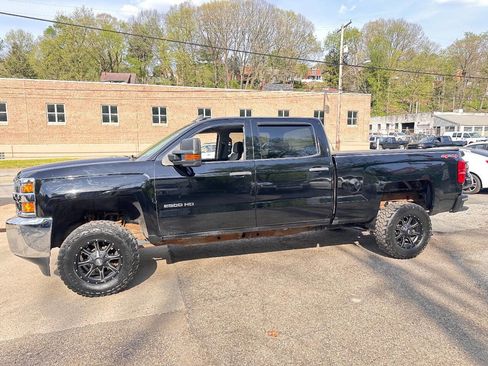 Used 2017 Chevrolet Silverado 2500 W/T w/ WT Convenience Package AWD/4WD image 4