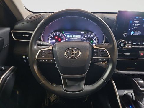 Used 2024 Toyota Highlander XLE FWD image 44