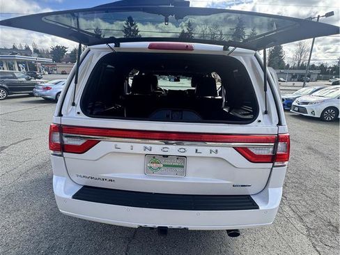 Used 2015 Lincoln Navigator 4WD image 4