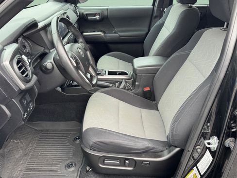 Used 2021 Toyota Tacoma TRD Off-Road image 5