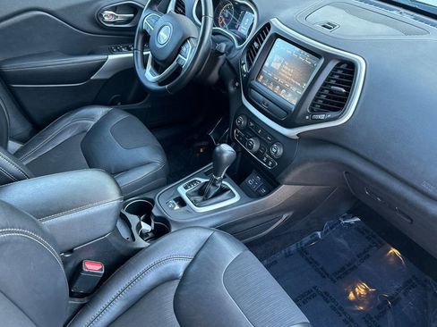 Used 2018 Jeep Cherokee Latitude Plus image 16