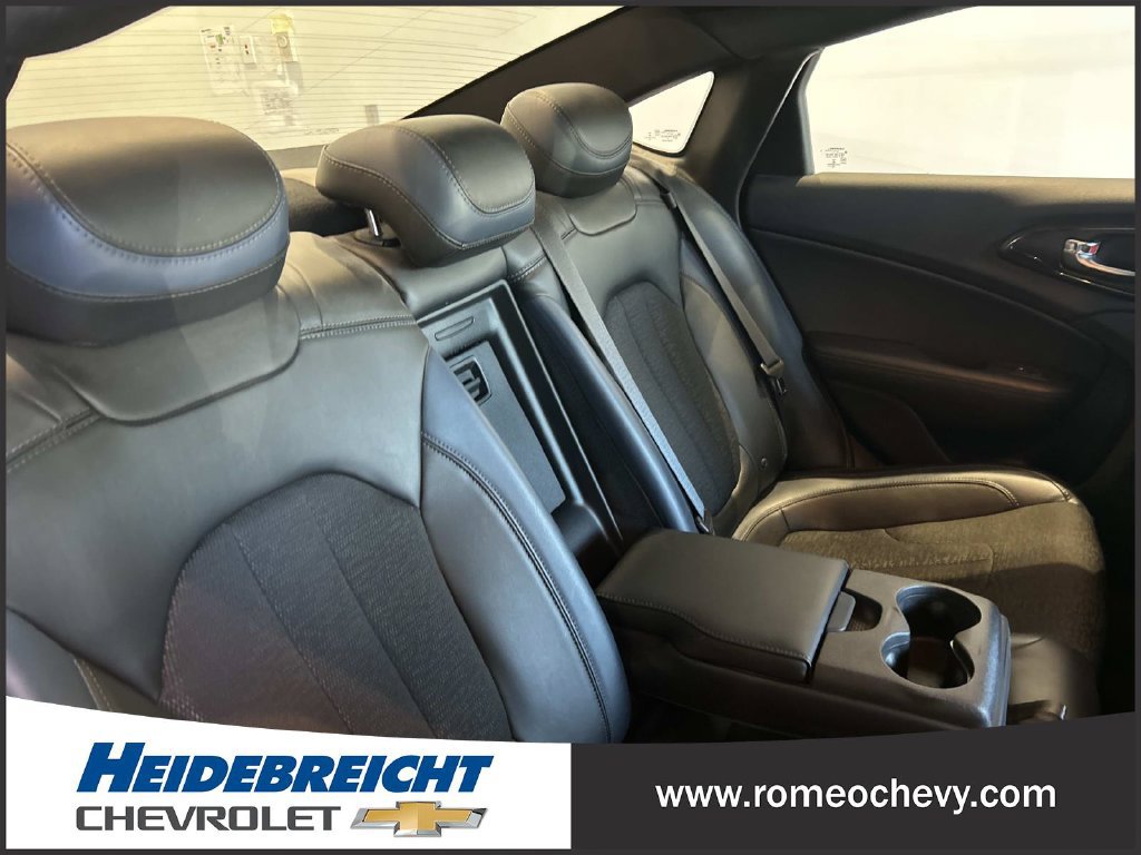 Used 2015 Chrysler 200 S w/ Comfort Group FWD image 33