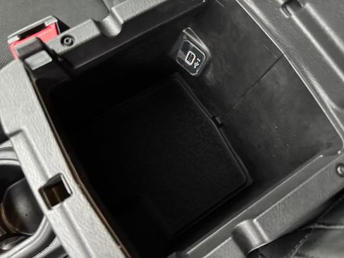 Used 2022 Jeep Wrangler Sport image 24