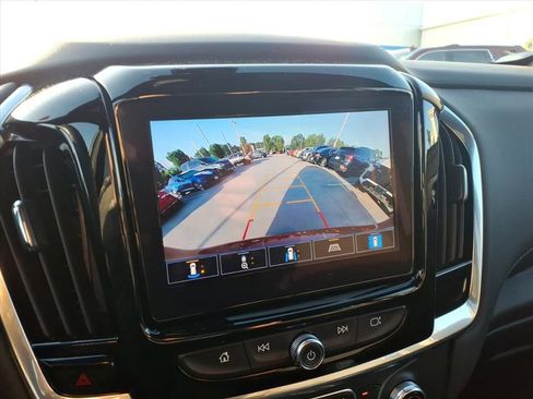 Used 2022 Chevrolet Traverse LT FWD image 15