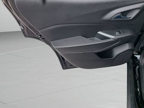 New 2026 Chevrolet Trax LT w/ Midnight Edition FWD image 16