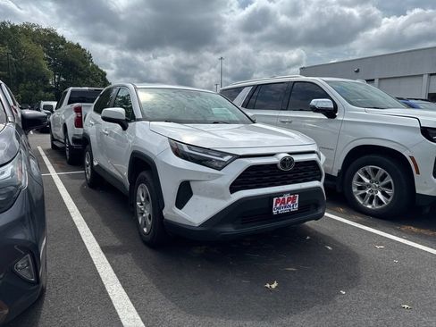 Used 2023 Toyota RAV4 LE AWD/4WD image 2