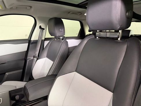 Certified 2025 Land Rover Range Rover Velar Dynamic SE image 14