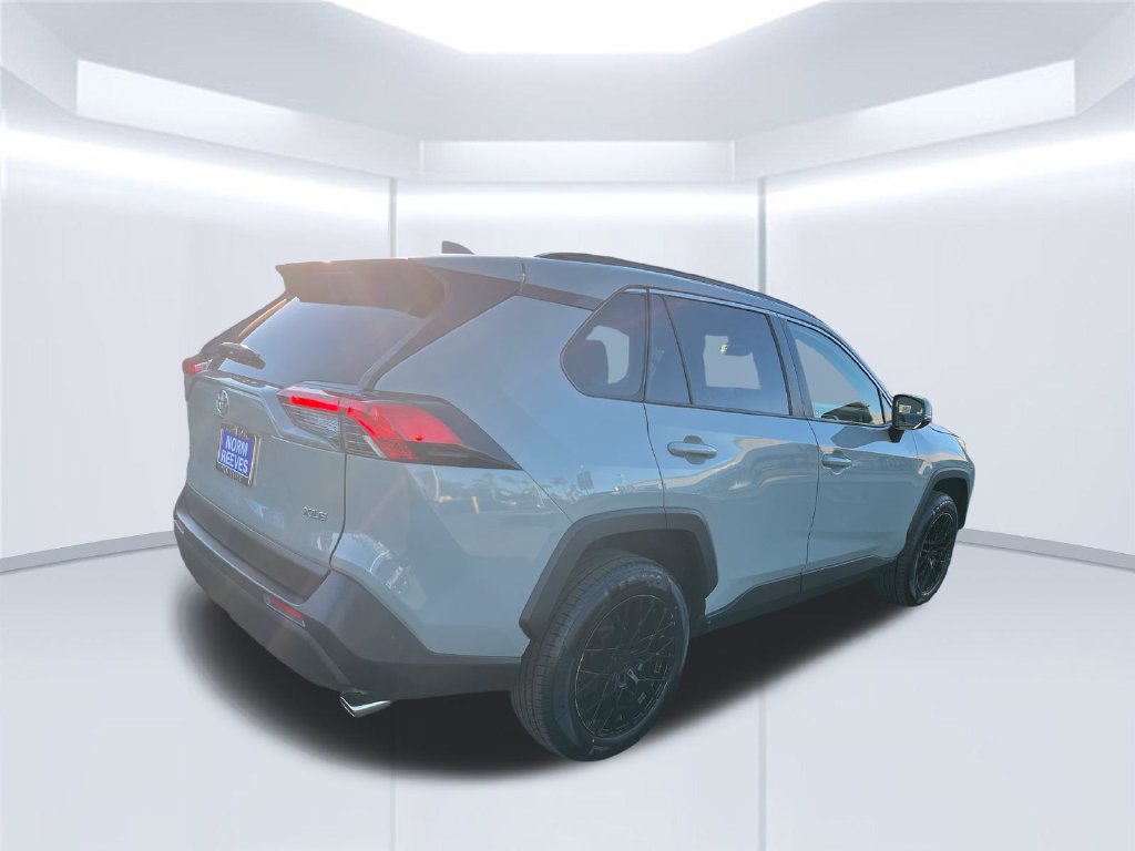 Used 2019 Toyota RAV4 XLE w/ Convenience Package FWD image 5