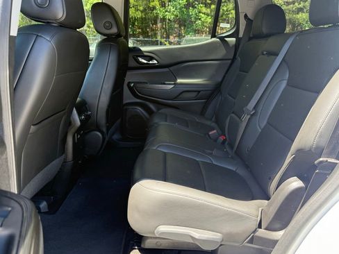 Used 2023 GMC Acadia SLT FWD image 12