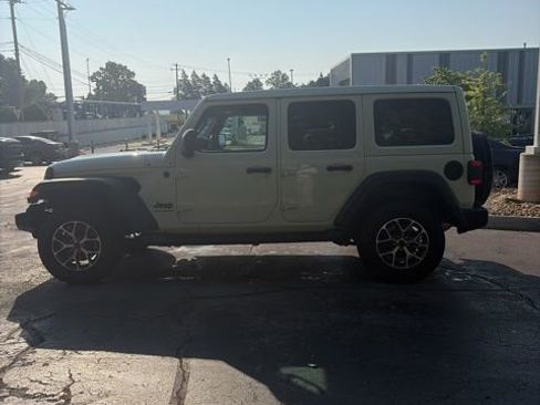 Used 2024 Jeep Wrangler Unlimited Sport AWD/4WD image 11