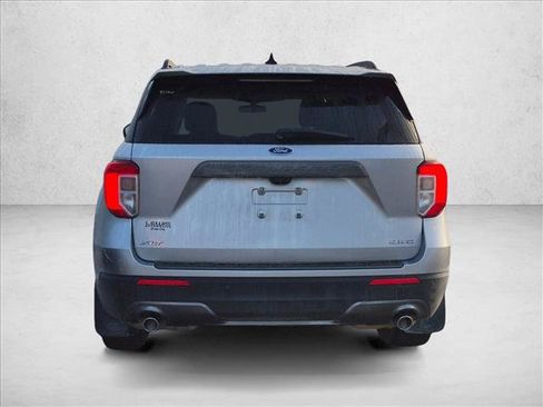 Certified 2021 Ford Explorer XLT w/ Equipment Group 202A AWD/4WD image 6