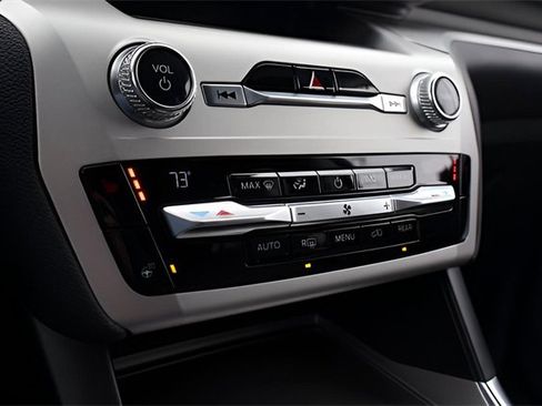 Used 2021 Ford Explorer XLT w/ Equipment Group 202A image 21