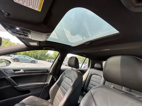 Used 2017 Volkswagen GTI SE image 26