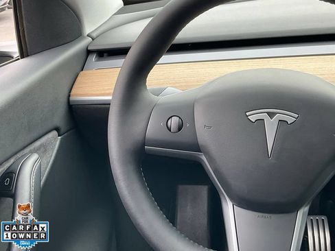 Used 2022 Tesla Model Y Performance AWD/4WD image 39