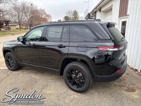 New 2025 Jeep Grand Cherokee Altitude AWD/4WD image 3