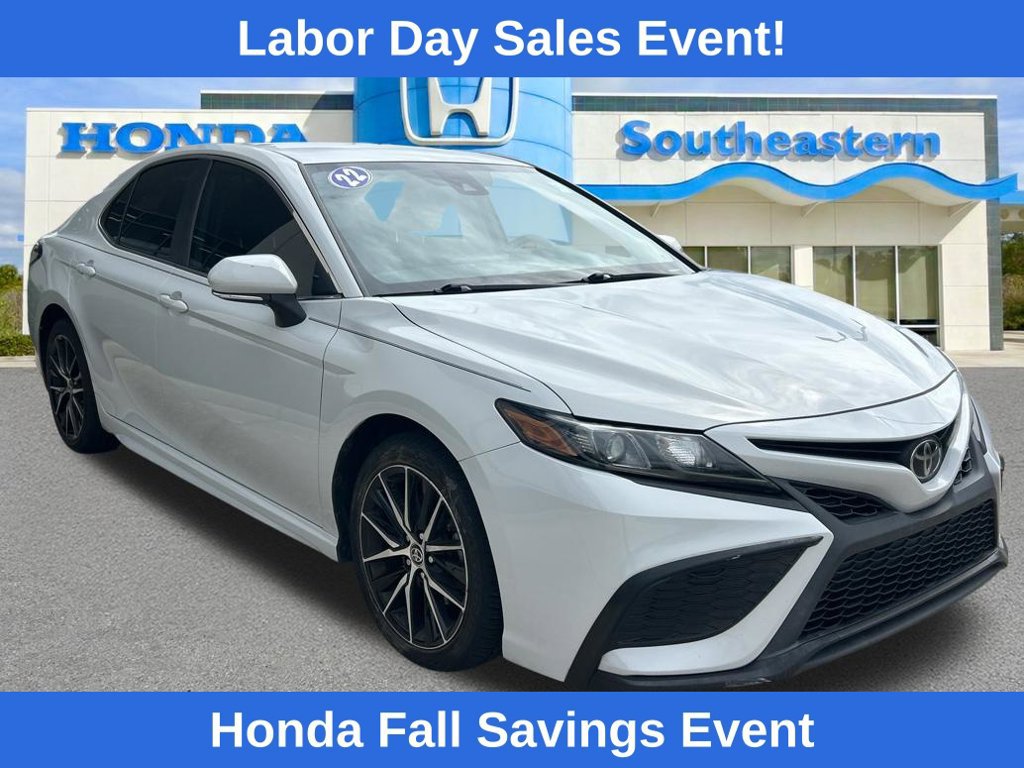 Used 2022 Toyota Camry SE FWD image 3