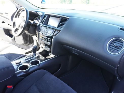 Used 2013 Nissan Pathfinder SV image 31