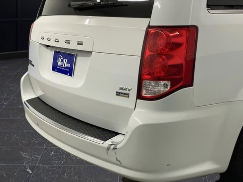 Used 2019 Dodge Grand Caravan SXT image 33