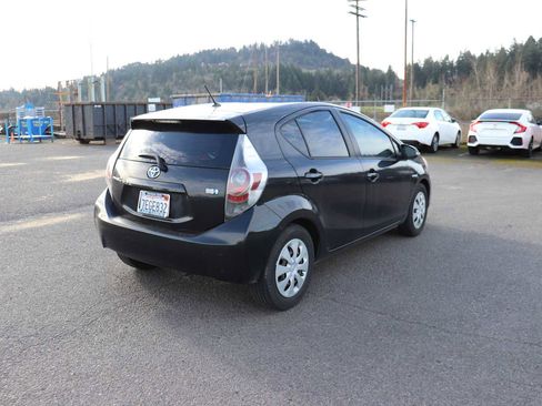 Used 2014 Toyota Prius C One image 5
