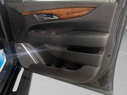 Used 2015 Cadillac Escalade Premium AWD/4WD image 32