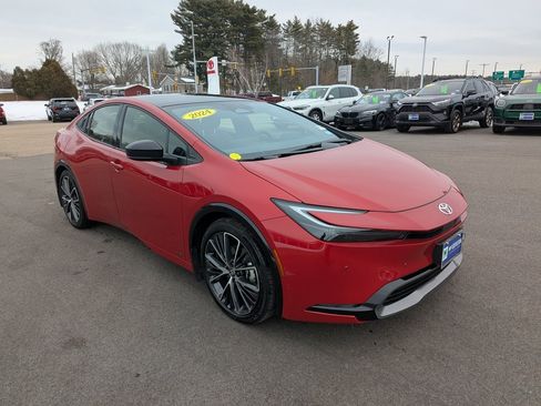Used 2024 Toyota Prius XLE image 8