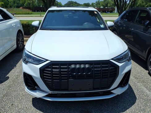 Used 2023 Audi Q3 2.0T Premium w/ Black Optic Sport Package AWD/4WD image 2