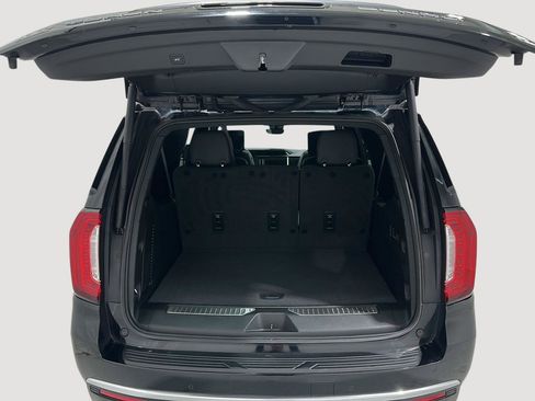 Used 2024 GMC Yukon XL Denali w/ Denali Reserve Package image 26