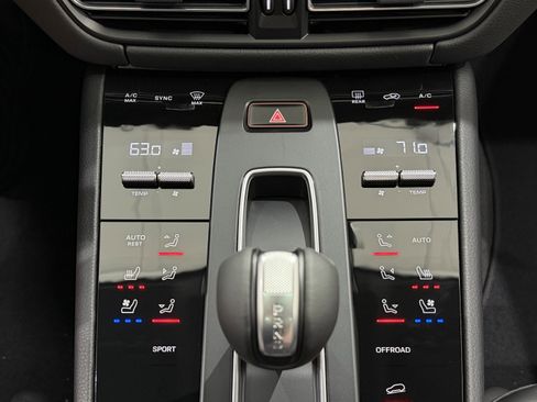 New 2026 Porsche Macan image 39