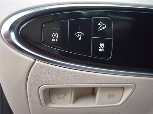 Used 2022 Genesis GV70 2.5T w/ Advanced Package image 25