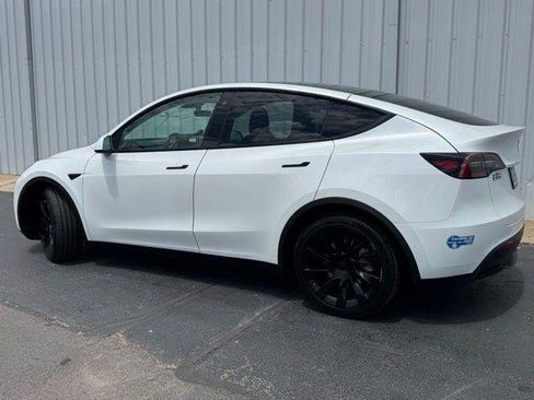 Used 2021 Tesla Model Y Long Range AWD/4WD image 2