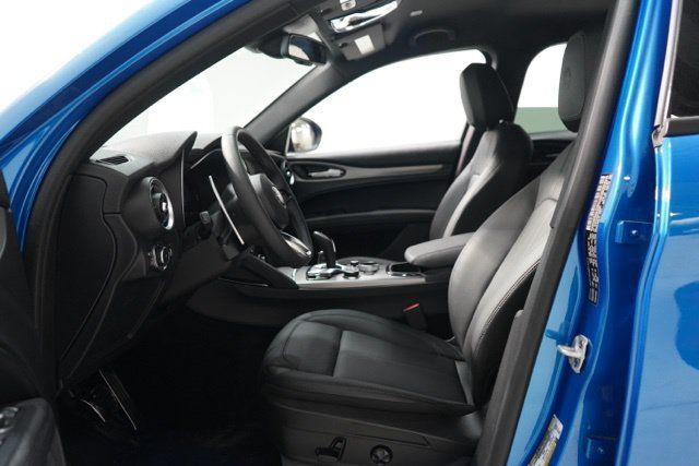New 2025 Alfa Romeo Stelvio Sprint AWD/4WD image 13