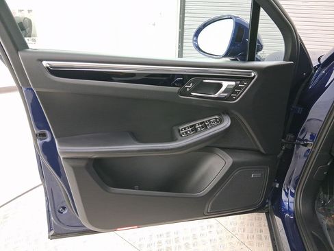 Used 2026 Porsche Macan AWD/4WD image 15