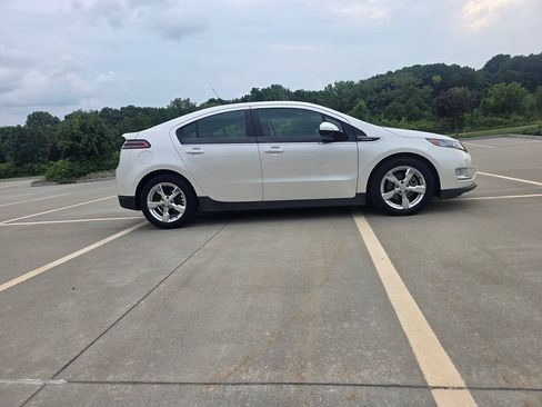 Used 2014 Chevrolet Volt Premium w/ Premium Trim Package FWD image 5