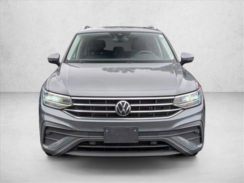 Used 2022 Volkswagen Tiguan SE FWD image 2
